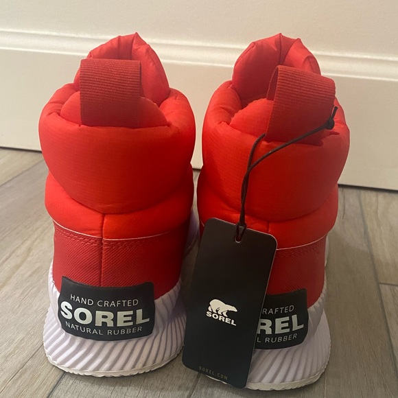 NWT Sorel red out and about puffy boot! - Picture 2 of 4